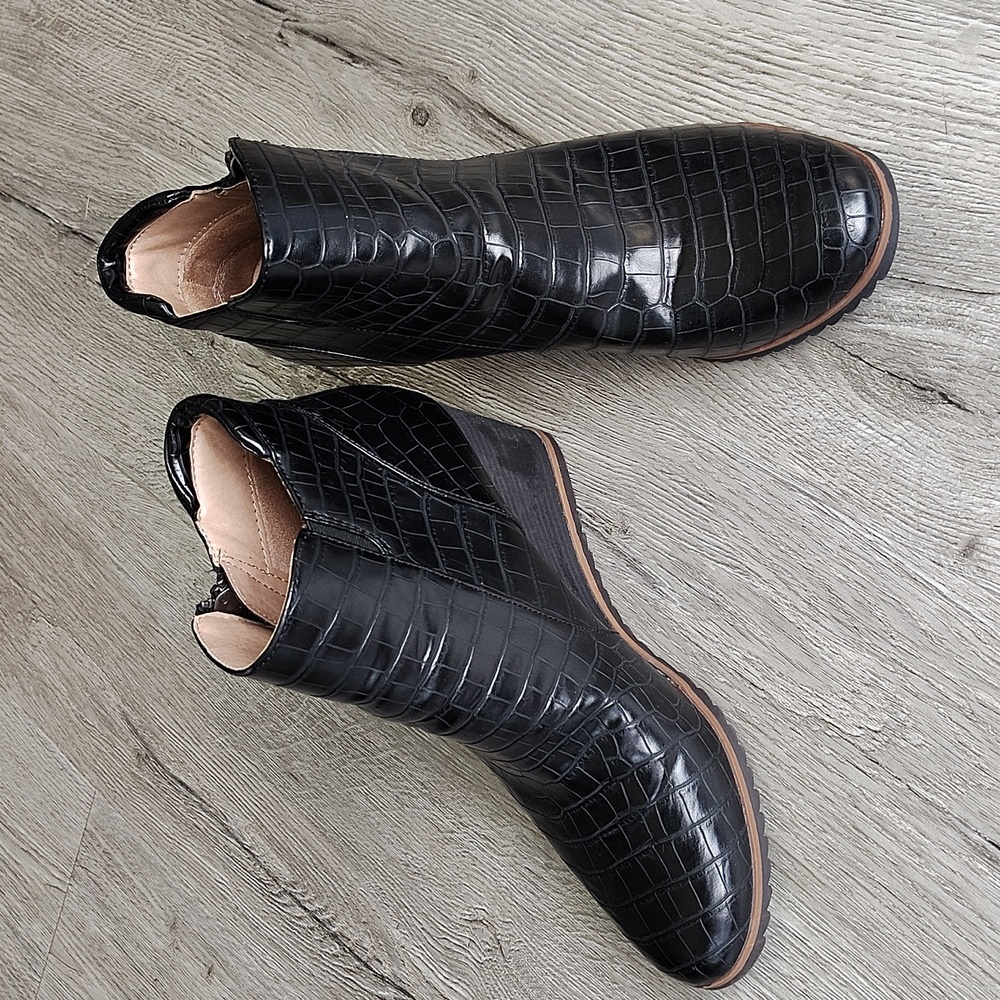 SOUL Naturalizer Black Croc-Embossed Ankle Boots